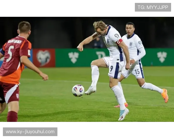 高清呈现足球超车射门震撼精彩瞬间精选素材全景合集推荐大全赏析